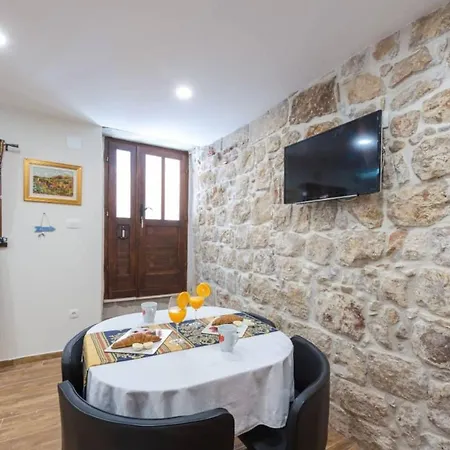 New La Barca Old Town Apartment *