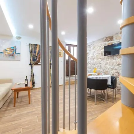 New La Barca Old Town Apartment *